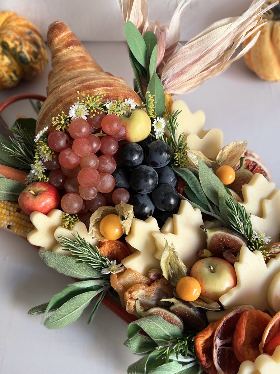 Embrace the abundance of the season with this darling Comté Cornucopia centerpiece! Complete with Comté leaves, dried pears, crab apples, gooseberries &amp; pastashios. Hit the link to our website for this recipe and more!
#comté 
#comtecheese
#iloveimportedcheese 
#thanksgiving2022