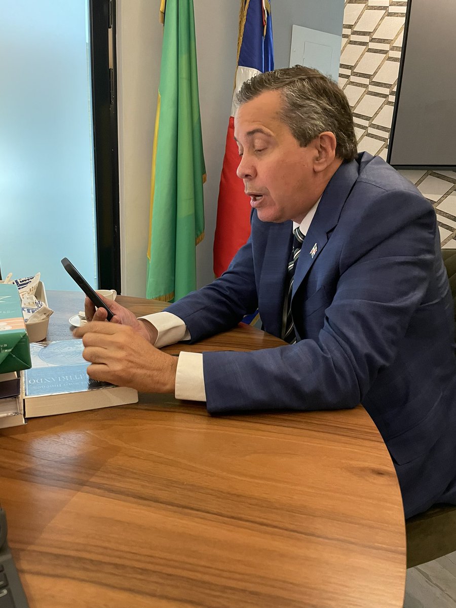 Viernes por la tarde - “Don, tiene el live 8 pm. Cualquier cosa me escribe”.

- Perfecto, nos vemos ahí. 

- Ah ok, si señor. 🥴

‘El señor de la noche’ hubiese cumplido hoy 57 años. Lo extrañamos todos los días.