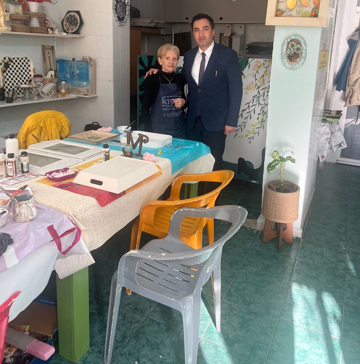 MikailEREN33's tweet photo. Sizleri, #Mezitli Halk Eğitimi Merkezimizin Dekoratif El Sanatları Kursiyeri Müyesser Hanımefendi (81🧿)  ile tanıştırayım💐💐

ÖĞRENMENİN YAŞI YOKTUR…
#MersindeÖğrenmeHayatboyudur

@ahpehlivan53 @AdemKoca46 #Mersin https://t.co/21LKIWc9o4