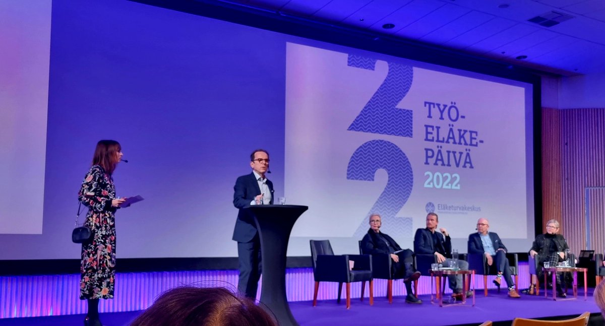 Erittäin mielenkiintoista ja jopa hauskaa keskustelua #työeläkejärjestelmä'n läpinäkyvyydestä #työeläkepäivä'ssä <a href="/karoliinakiuru/">Karoliina Kiuru</a>'n luotsaamana. #eläkkeet #julkisuuslaki