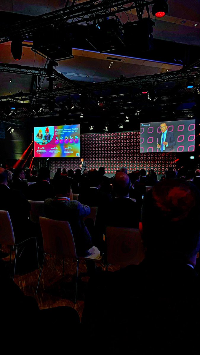 LMH's tweet photo. Eröffnung der #FIconnect der @FI_FFM durch Andreas Schelling. #NextLevel #Sparkasse https://t.co/qmKb1tHfTx