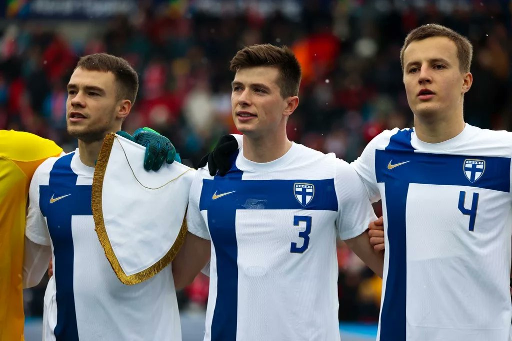 Vuosi paketissa <a href="/Huuhkajat/">Huuhkajat</a> 🇫🇮🦉