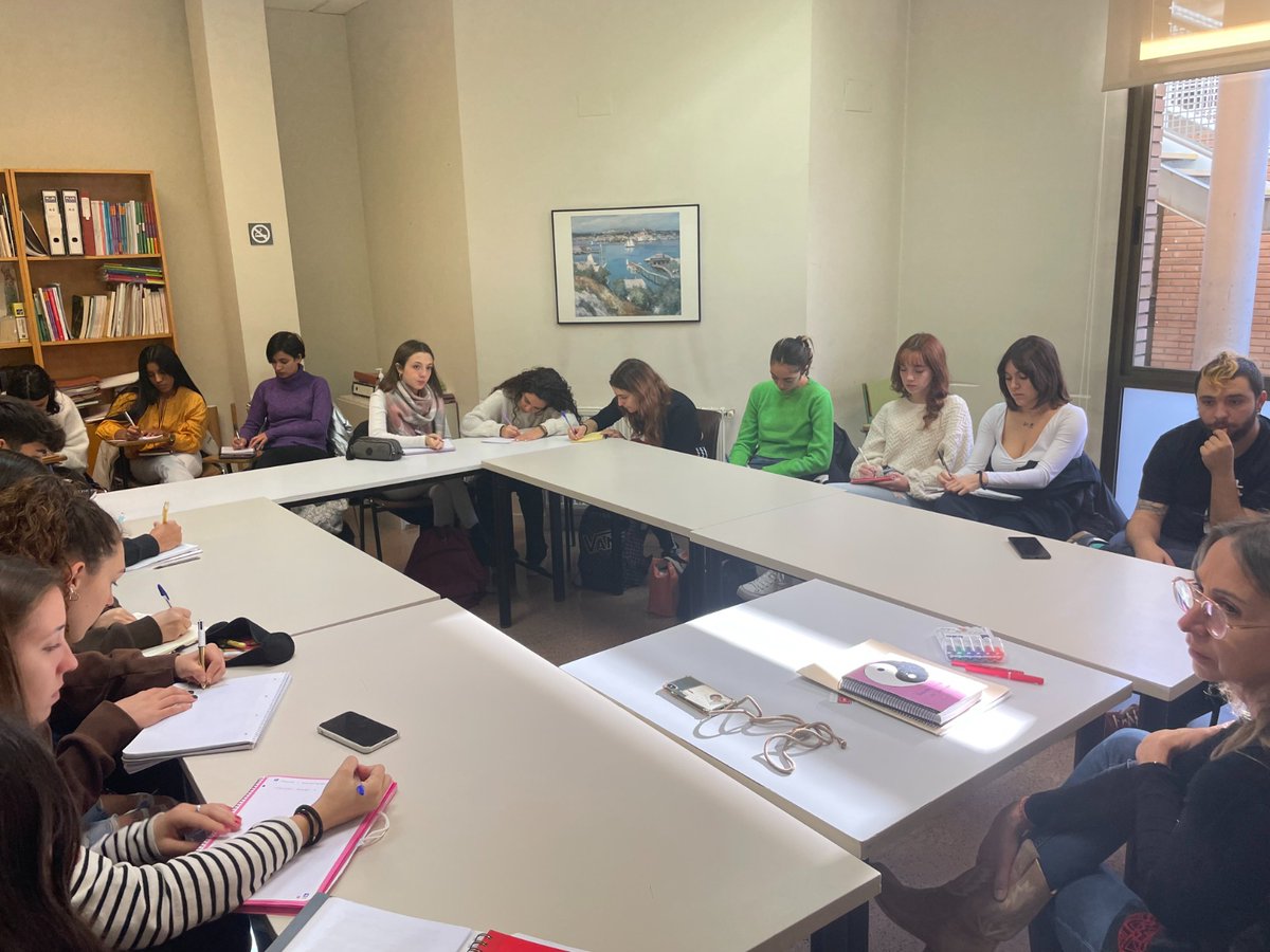 ViAcompanyades's tweet photo. Avui, alumnes de 1er curs d'Educació Social de la @univgirona ens han visitat per conèixer els #MatrimonisForcats i les diferents accions de sensibilització i prevenció que porta a terme @ViAcompanyades per eradicar aquesta greu violència masclista.
#NoVull
@UdGEducacioPsic. https://t.co/JcVp8ERK2U