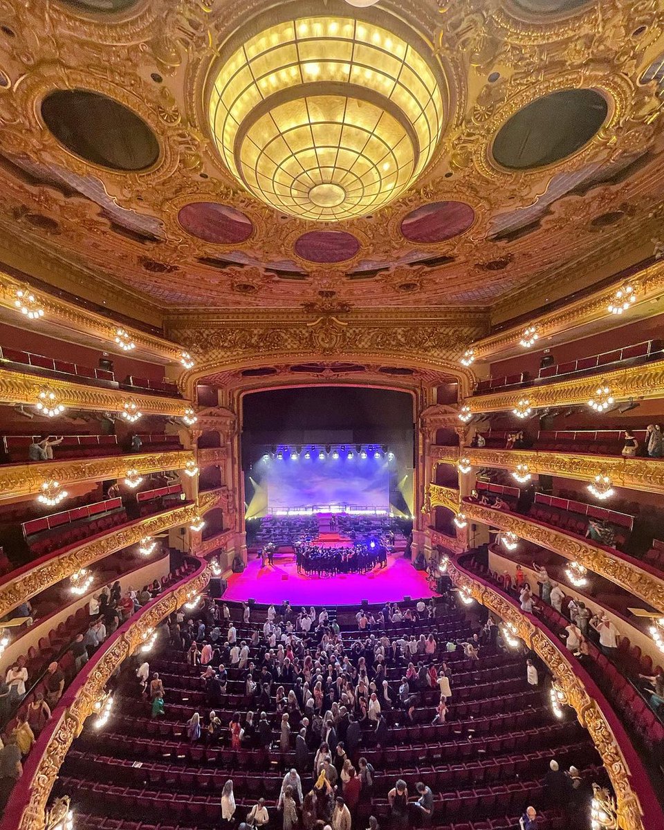 🎭 Amb 2.300 seients, el Gran Teatre del Liceu és un dels teatres d’òpera més grans 🤩 L’edifici es va aixecar el 1847 i entre d’altres, avui en dia al <a href="/liceu_cat/">Gran Teatre del Liceu</a> encara s’hi poden trobar obres originals del pintor Ramon Casas. 🖼️ #DiaMundialDeLaMusica bit.ly/LiceuMusica