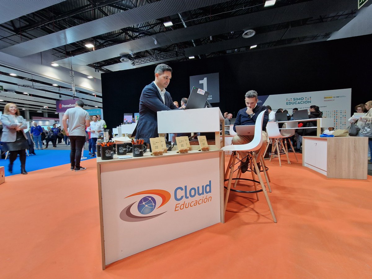 cloud_educacion's tweet photo. Qué ganas teníamos de volver a #SIMO22 🚀
Estaremos hasta el jueves en el stand 14D02 y mañana... ponencias muy inspiradoras para la transformación educativa. https://t.co/Y0QpYLYTxc