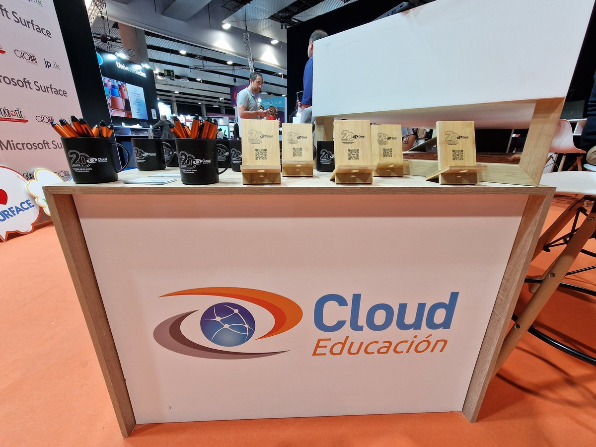 cloud_educacion's tweet photo. Qué ganas teníamos de volver a #SIMO22 🚀
Estaremos hasta el jueves en el stand 14D02 y mañana... ponencias muy inspiradoras para la transformación educativa. https://t.co/Y0QpYLYTxc