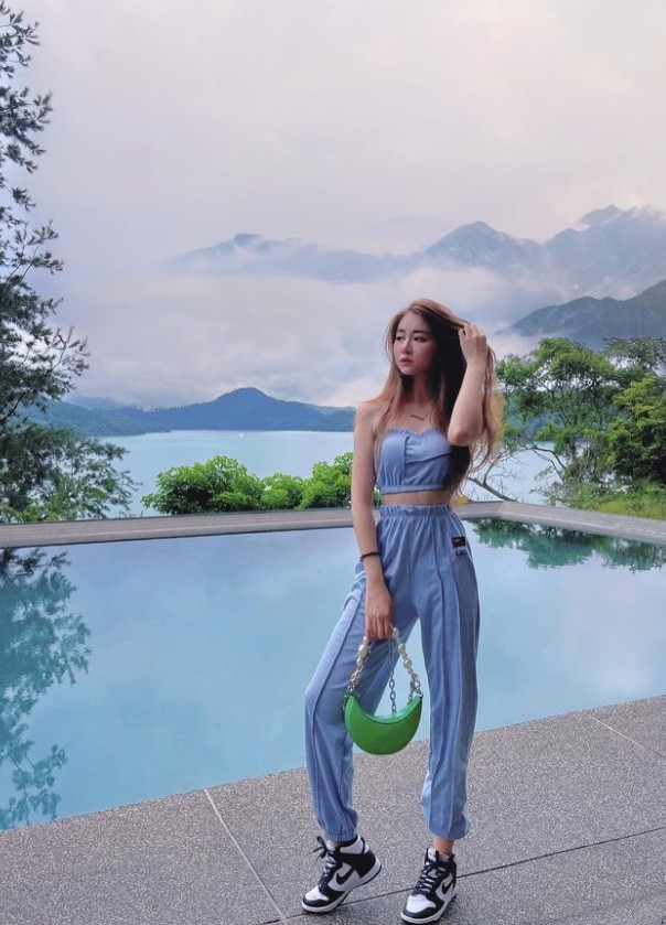 Cathy30675159's tweet photo. The world is big, the scenery is beautiful, and there are many opportunities. Life is short, don't curl up in a shadow. https://t.co/cjxElnxkT3
