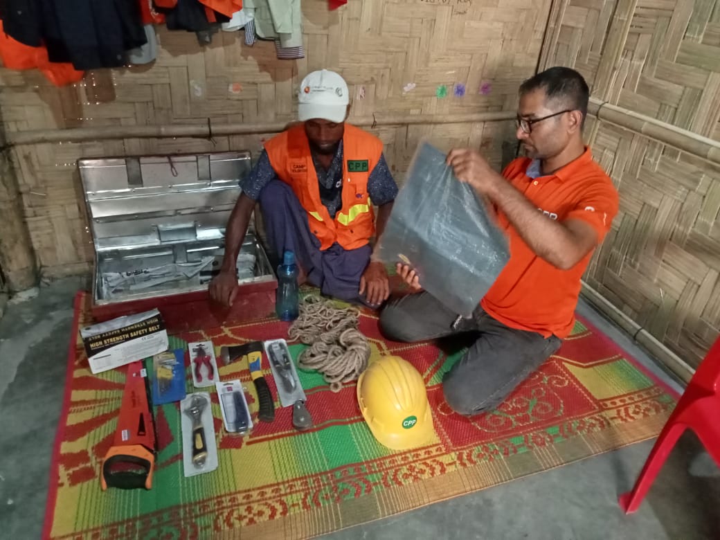 AnsariSazzad1's tweet photo. #Refugee volunteers are now checking personal safety, EW-AA, First Aid kits for replenishment, after responding to #CycloneSitrang in 33 camp.
Herein, preparedness continues by putting #volunteers at the heart of actions in camps, Cox's Bazar.
#CPP @BDRCS1 @IFRC @Rohingya_ISCG https://t.co/uXlPitLK4C