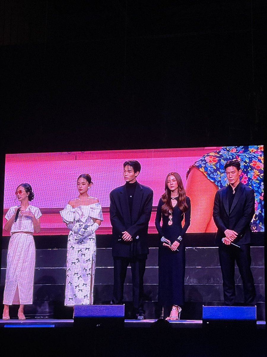 mintmag_th's tweet photo. ความเคมี! ‘วิน-ใบเฟิร์น’ โคจรมาเจอกันเป็นครั้งแรกใน “BEAUTY NEWBIE หัวใจไม่มีปลอม” ดัดแปลงจากเว็บตูนชื่อดัง My ID is Gangnam Beauty 💚

🎬 https://t.co/er55Jn0RsJ

#GMMTV2023
#MintReports https://t.co/Tm7q7L4xqo