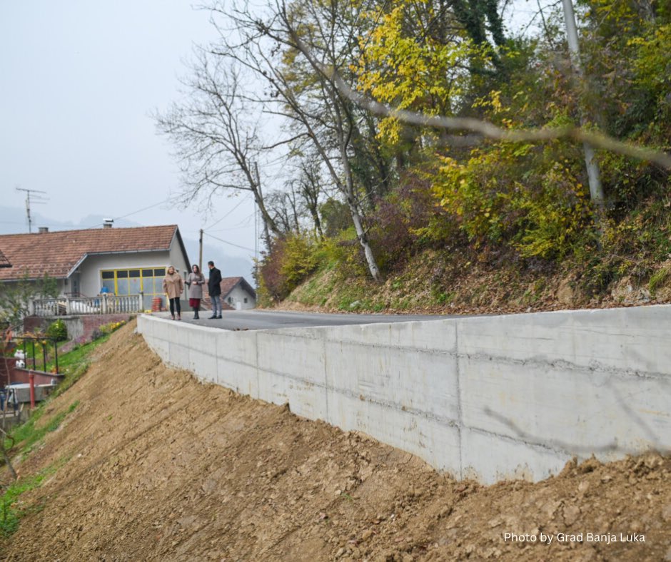 UN_BiH's tweet photo. Improving safety of communities across 🇧🇦 & reducing risks to disasters is a continuous effort, especially w worsening weather at hand.
Within joint 🇺🇳🇨🇭#SWISSUN4 programme on Disaster Risk Reduction, landslide remediation work finished in Banja Luka & is in progress in Gradačac. https://t.co/slKTcXrDx1