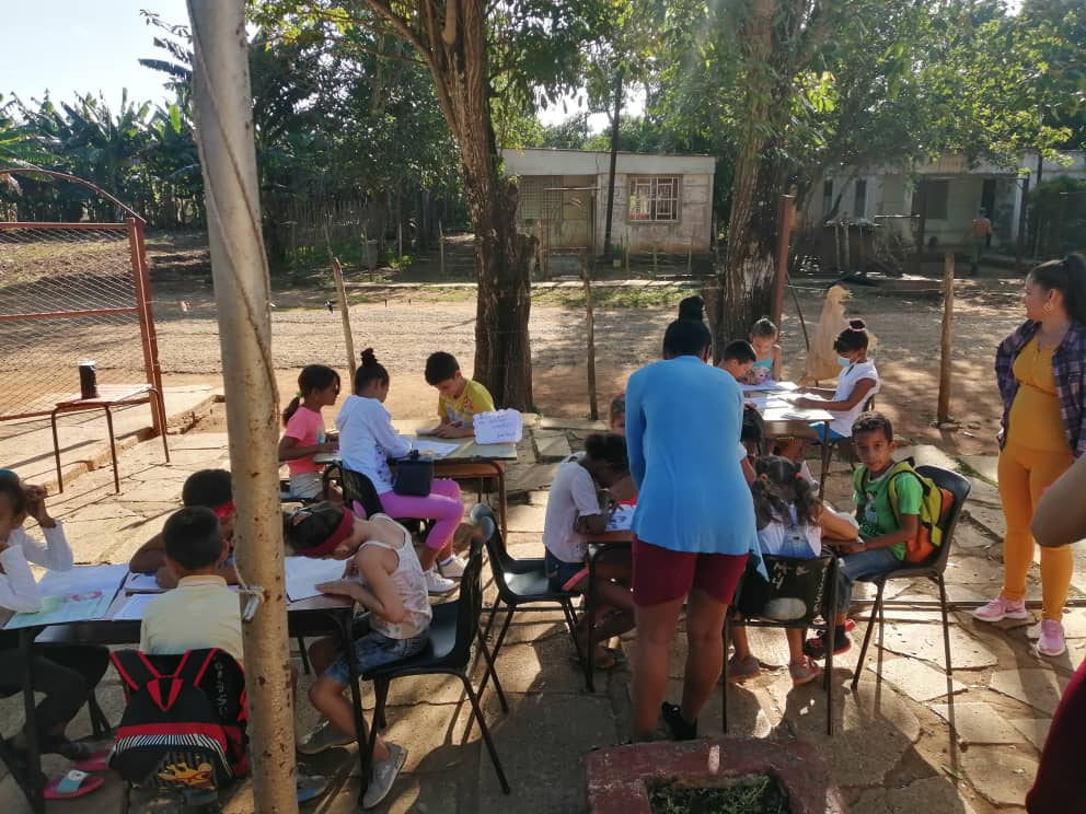 Arelisyero's tweet photo. #EducaciónVenezuela. Se desarrolla actividades complementarias sobre la lectura en el centro Alfredo Gamonal Mell.@MariaReyesGame2 @VelizYaumara @PedroGmezHernn5 @Lzaro50696382 https://t.co/1ARmwp4ll7