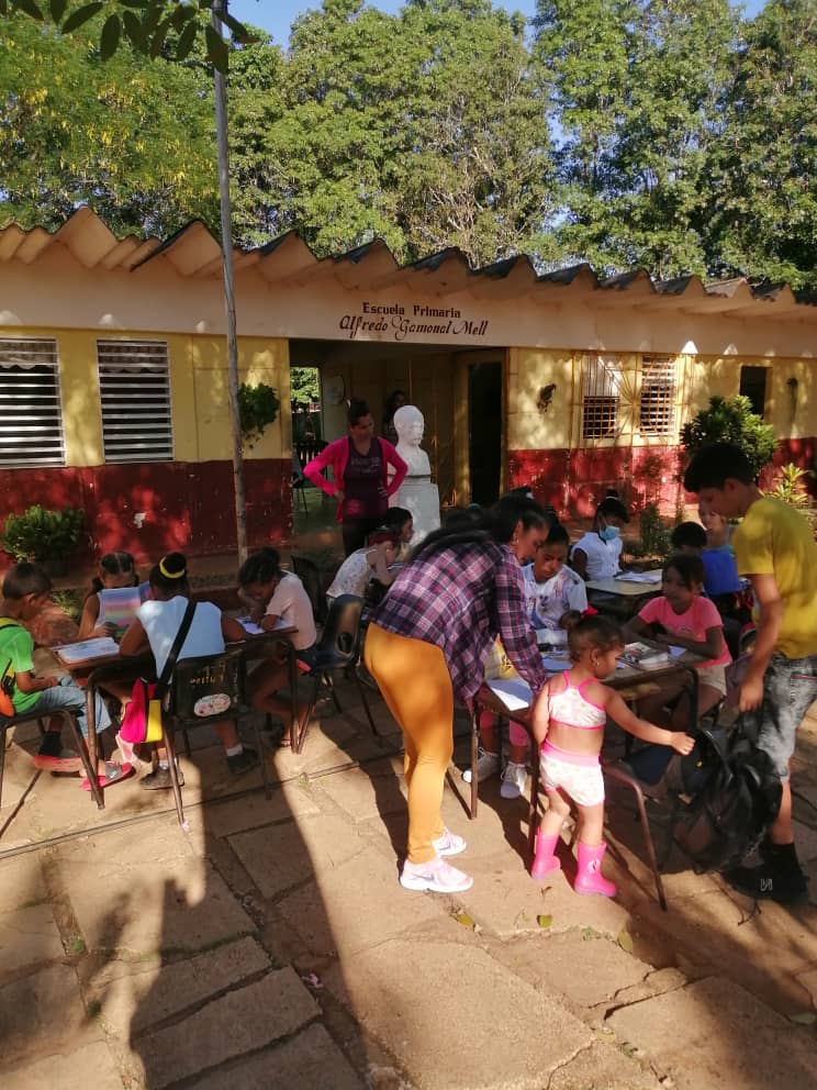 Arelisyero's tweet photo. #EducaciónVenezuela. Se desarrolla actividades complementarias sobre la lectura en el centro Alfredo Gamonal Mell.@MariaReyesGame2 @VelizYaumara @PedroGmezHernn5 @Lzaro50696382 https://t.co/1ARmwp4ll7