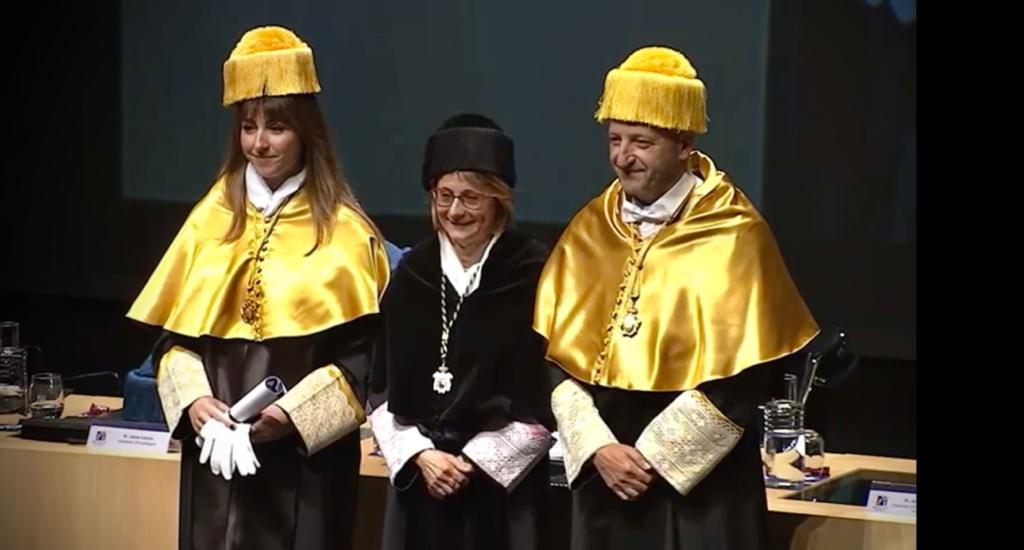 ErrandoL's tweet photo. Otorgamiento títulos doctor @UJIuniversitat. Felicidades @AnaGimenoM. #anestesia #orgullodeseranestesiologo https://t.co/JpGTtpZTie