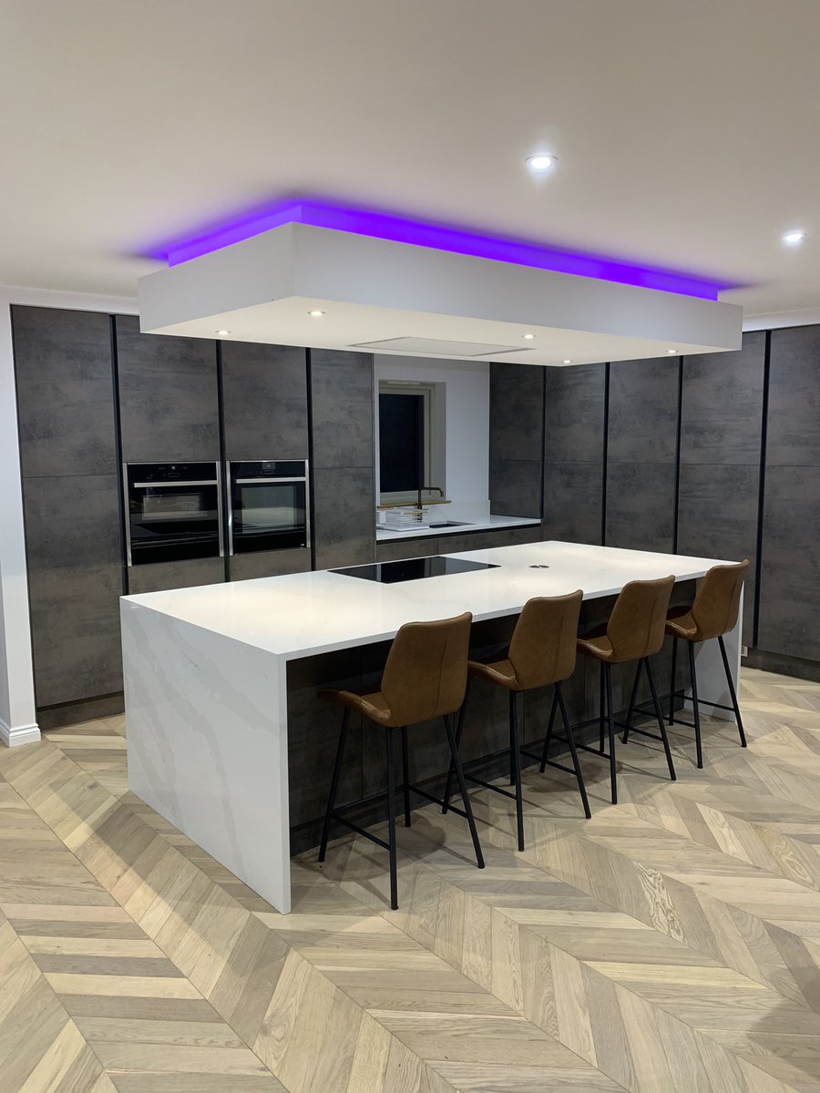 JRWkitchens's tweet photo. Recent installation Otto Oxide handles rail with Silestone Worktop.
Book now for 2023 https://t.co/2r95z1Rb8n https://t.co/oUUcXvi1PQ