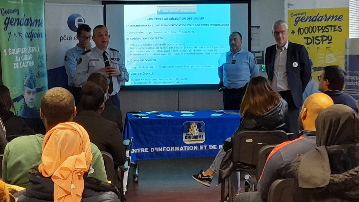 [#TousMobilisés] En direct 📢 illustration par l'exemple :  plus de 20 demandeurs d'emploi découvrent les opportunités d'emploi de la <a href="/Gendarmerie/">Gendarmerie nationale</a> à l'agence @pole_emploi de Clermont 🚀

#AvecPôleEmploi #OnEstLàPourVous