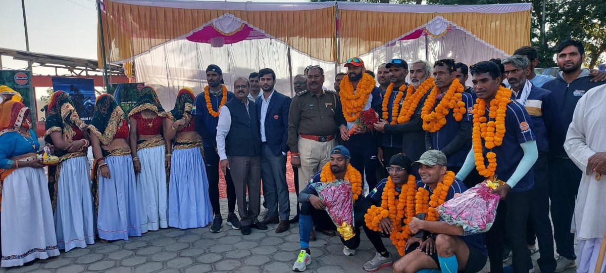 DelhiIocl's tweet photo. Day 24 of 35 days Navy marathon. 

@indiannavy Marathoners covered more than 1000 kms. 

Pit stop: @IndianOilcl RO M/s Dev Brothers, Mahendergarh

Local people &amp; dealers were also invited to attend the program and to spread awareness about health and fitness

#AKAM

@Bohrashyam2 https://t.co/1YptSB8YfY