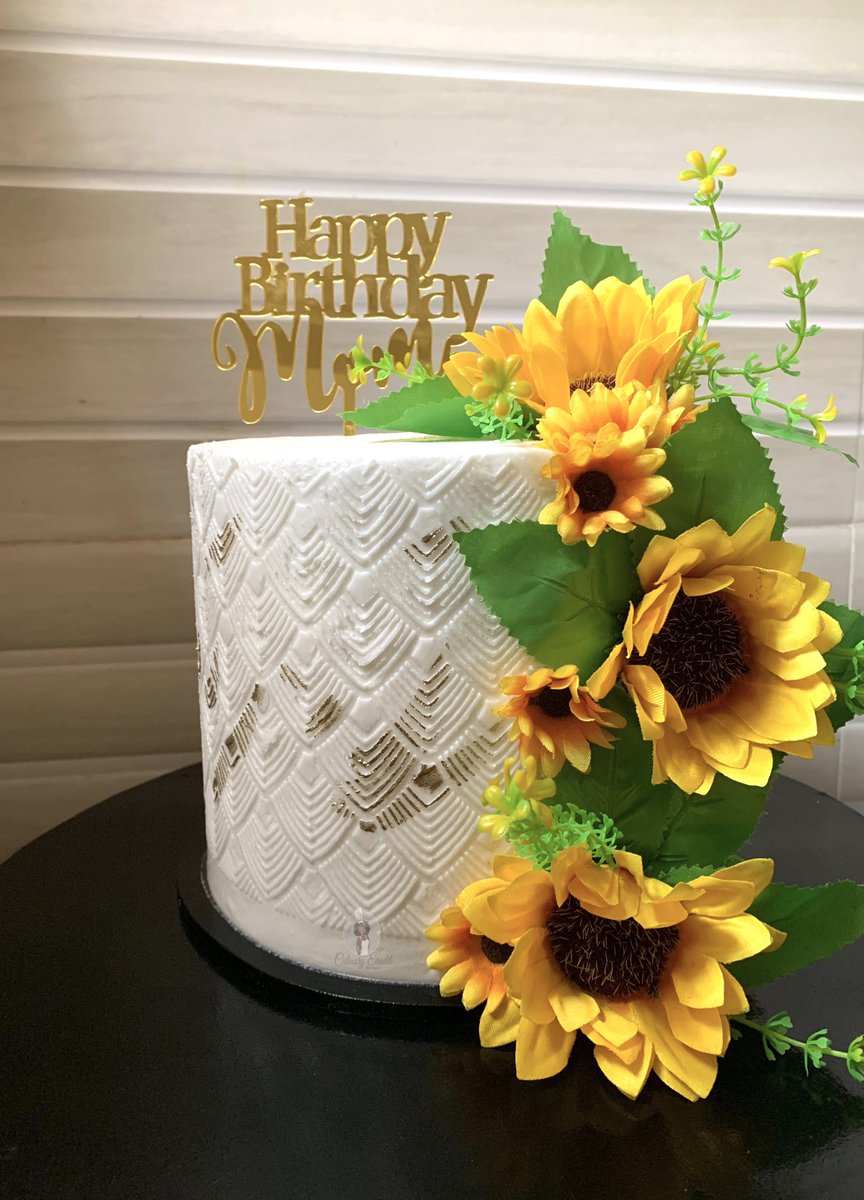 udieerudite's tweet photo. Because our mums deserve to be celebrated with beautiful things along side beautiful cakes ❤️

Need a cake in Ibadan?

We’ve got you😊

Order link on my bio

IG @CulinaryErudite https://t.co/baauVTDGS5