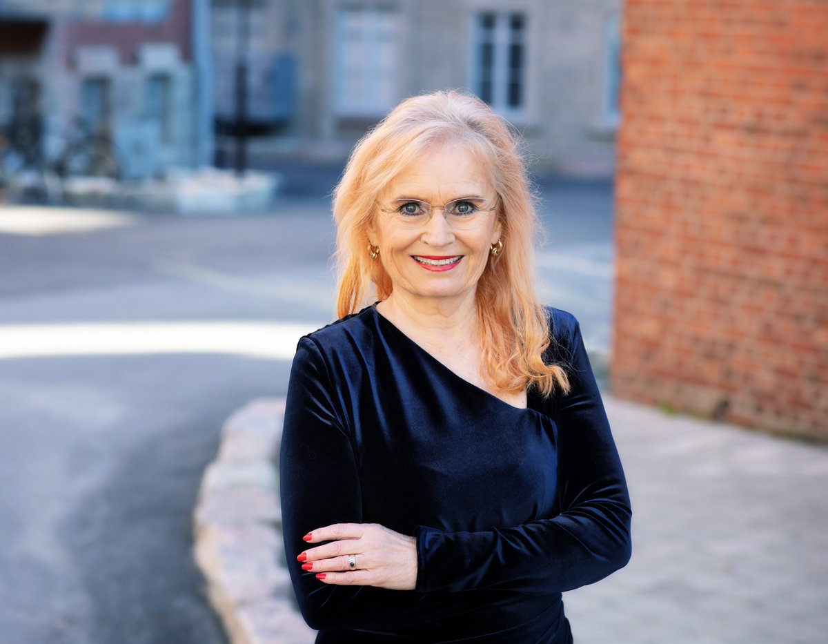 Sairaanhoitajat's tweet photo. Sairaanhoitajien koulutussäätiön Venny Snellman –tunnustuspalkinto TtT, dosentti Tuovi Hakuliselle Terveyden ja hyvinvoinnin laitokselta. @Sairaanhoitajat onnittelee!
Lue tiedote: https://t.co/vhc4YgAd4X
#sairaanhoitajat #shks https://t.co/GfSFxIsHZF