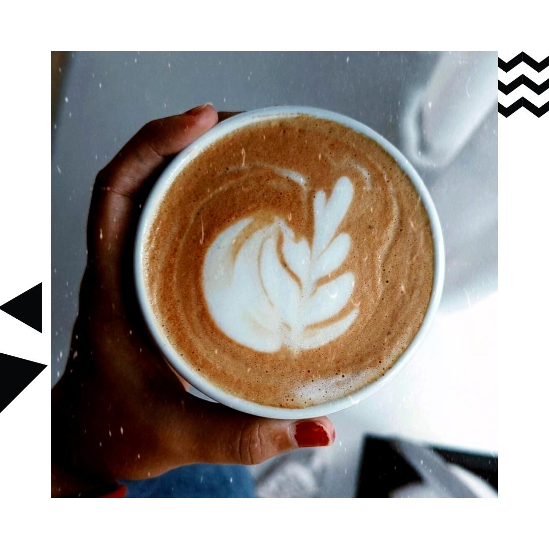 Dark, moody days and a perfect cup of #chailatte. What's not to love? 😍
••••
#chalotribe #budapest #coffeebar #chalo #chalotravel #huginamug #funkyfeelgoodfood #masalachai