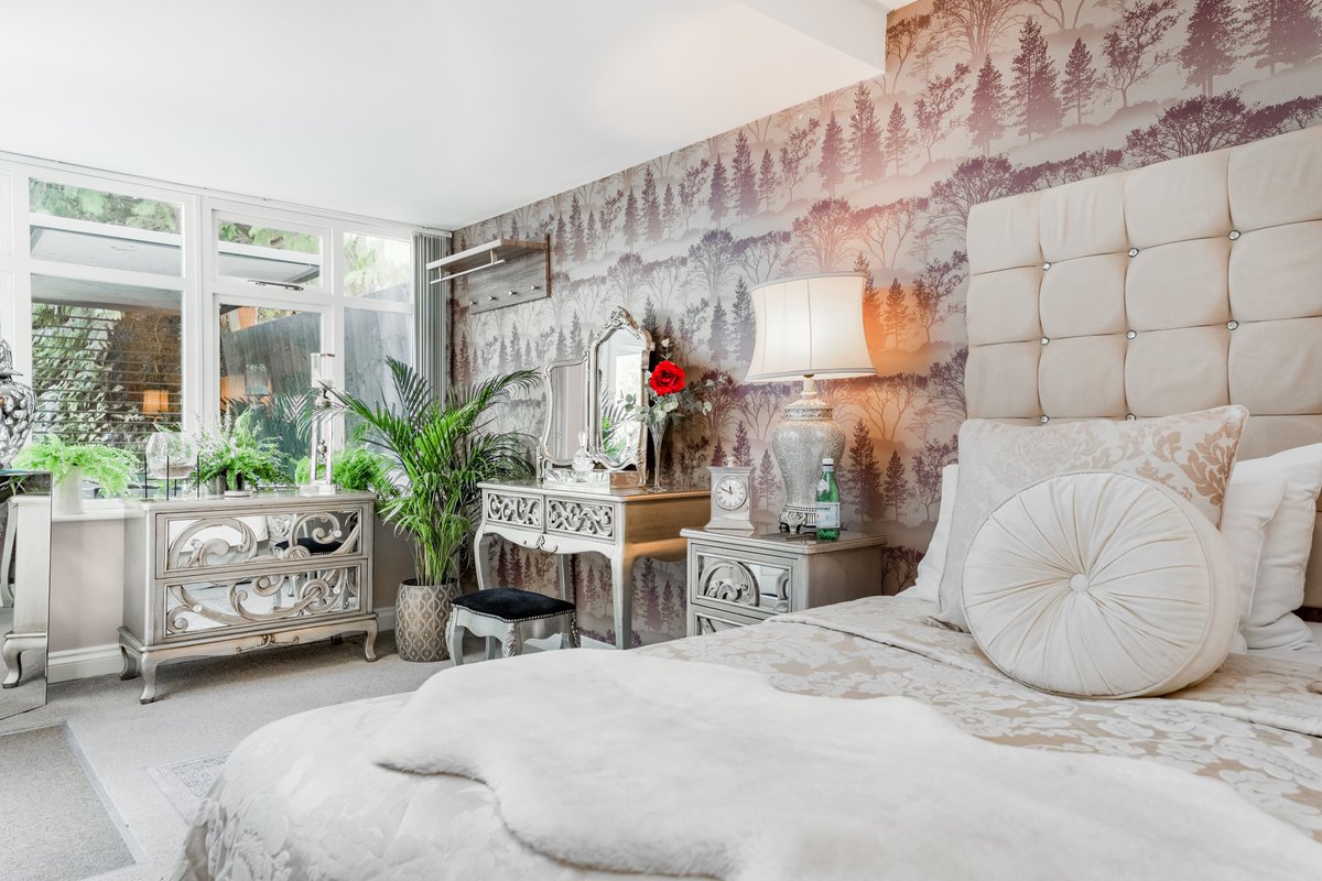 DiscoverNKT's tweet photo. #festivebreaks
Looking for somewhere special to stay this Christmas? Then check out the superb Newmarket Boutique Apartments where you can be assured of a restful and luxurious stay enjoying great comfort and stylish surroundings.
https://t.co/zqgOJd40LN https://t.co/MkYbnA1bAZ