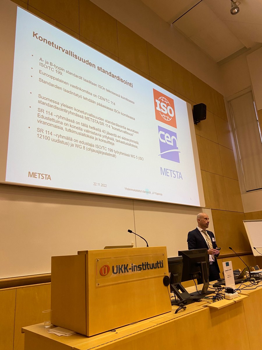 METSTA_ry's tweet photo. Koneaasetuksen uudistusta käsittelevän esityksen jälkeen #METSTA:n asiantuntijat Frans Nilsén ja Jukka-Pekka Rapinoja pitivät esityksen standardisoinnista, standardisointipyynnöistä, koneturvallisuussrandardeista ja niiden soveltamisesta. #standardeista #koneturvallisuus https://t.co/yXiqKMnvxZ