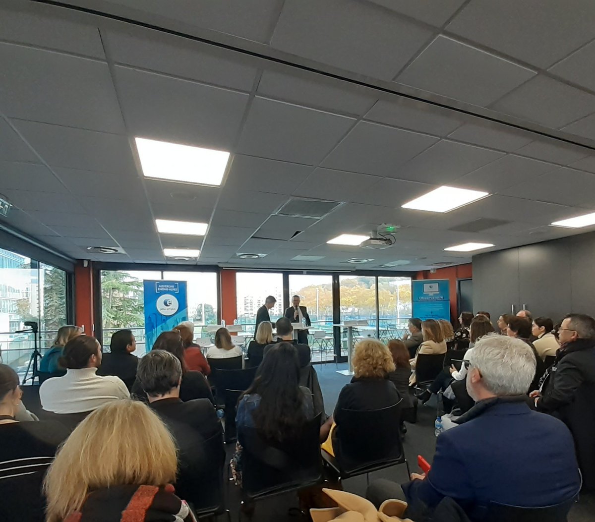 Ce matin se tient le 25e club RH à l'initiative de @poleemploi_ara organisé à <a href="/SDLV_Officiel/">Sport dans la Ville</a> #Lyon sous le parrainage d'Annabel Kam, présidente <a href="/lagrandeodyssee/">La Grande Odyssée VVF</a> sous le thème :
"Quelles sources d'inspiration pour oser recruter autrement "
<a href="/TOUBEAUfred/">Frédéric Toubeau</a> <a href="/jadorliat/">Jacques Alex DORLIAT</a>