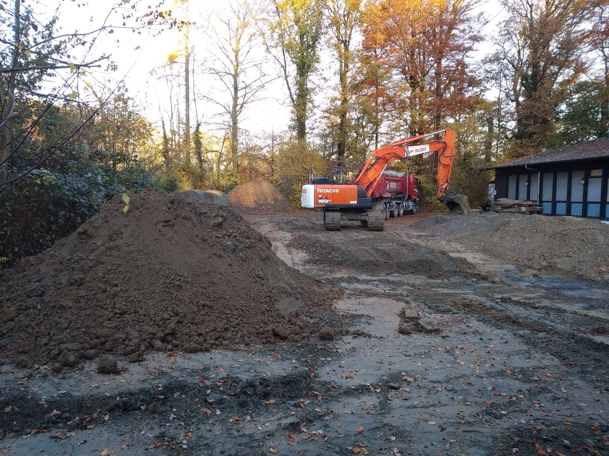 ForNaLab's tweet photo. Exactly one year ago, our parking lot looked very different! We desealed the space and made more room for green and picknick space!
#desealing #greening https://t.co/OzwaIGU4gh