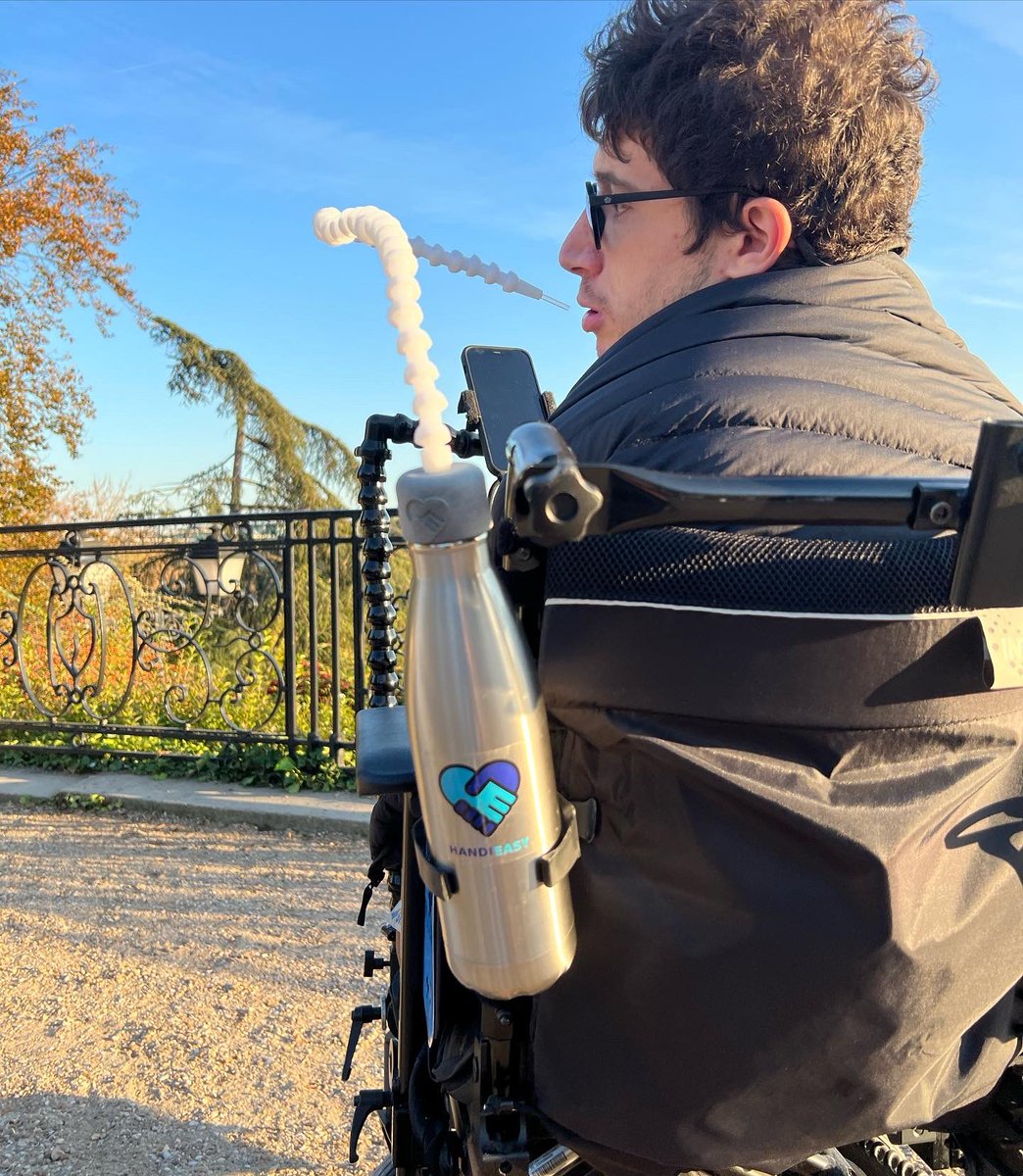 La voilà ! Notre nouvelle gourde !

Aujourd'hui notre nouvelle gourde thermos fait son entrée sur le site Handieasy. Une gourde plus résistante et plus pratique pour garder vos boissons au chaud ou au froid !

#handicap #hydrate #gourde #autonomie 

handieasy.com/gourde-adaptee…