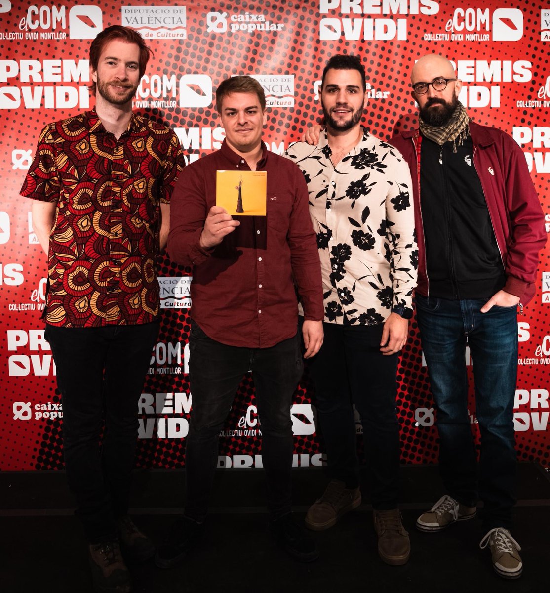tradifusio's tweet photo. Enguany ens van trobar finalistes a la categoria de millor artista revelació als premis Ovidi Montllor. 

Finalment no vam guanyar, però el fet d’estar nominats ha sigut tota una espenta per continuar endavant i posar en valor la qualitat del nostre projecte. 🔝

Moltes gràcies! https://t.co/W7Gu277bga