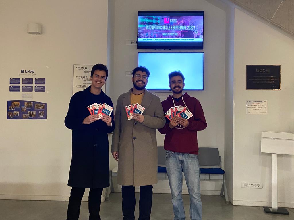 deRLacerda's tweet photo. Cette promo 2A du pôle "Véhicules Intelligents" est en train de faire une belle année. Bravo Alexandre, Lucas et Guilherme pour ce premier prix au #RFHack'2022 proposé par l'@anfr. 3 étudiants de la deuxième promo DD ITA-CentraleSupelec. @centralesupelec @CS_IntlAffairs https://t.co/M9wXpPfUoO