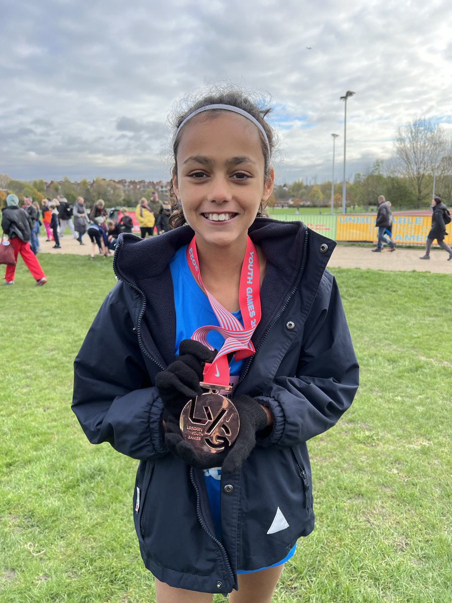 nhehs_sport's tweet image. #GoodNewsTues 🏃🏼‍♀️

Well done to 11 @nhehs runners who took part in the @LdnYouthGames Cross Country this weekend👏🏼

10 students represented #TeamEaling &amp;amp; 1 student represented #TeamBrent 

Special mention to Violet (Y6) who finished 🥉 in U11 👏🏼

#NHEHSsport #NHEHSjuniors