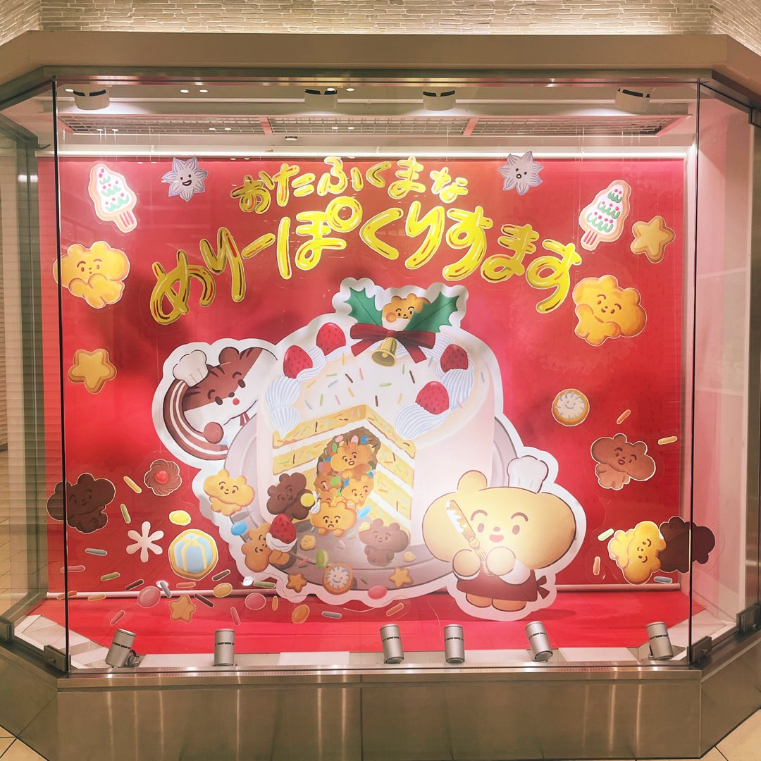 otafukuma's tweet photo. 【🎄おたぽくそくほう🐻】ことし も たかさきえき で「おたふくま な めりーぽくりすます」が はじまったよ えき の いろんなところ に ぽくぽく が いるよ でぃすぷれい も とっても かわいく できたから みにきてね もんとれー&amp;いーさいと を ようちぇっくやっ🐻🐿🎄💚🚃
https://t.co/DnsJmLGWOf https://t.co/C7jUYrZcL0