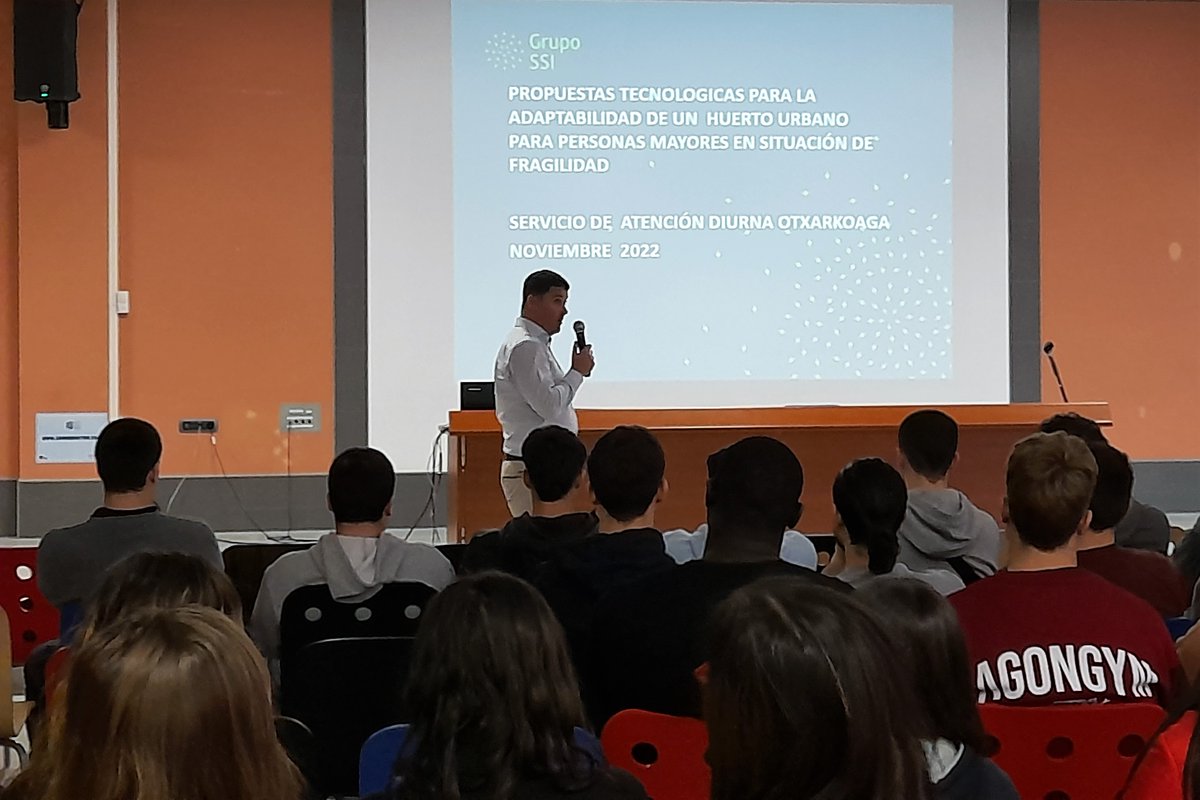 grupo_ssi's tweet photo. Participamos en #WorklanSocialLab
💚 Reto: huerto urbano
📍 Centro atención diurna #Aukeragune
@carlosgarciaSSI cuenta sus detalles a alumnado de @salesdeusto @CFSomorrostro @pitxorierri
Eskerrik asko @WorkLanBizkaia Belén Varela
#coops @bilbao_udala #GrupoSSI #economíasocial https://t.co/EG0Ud0xmIg