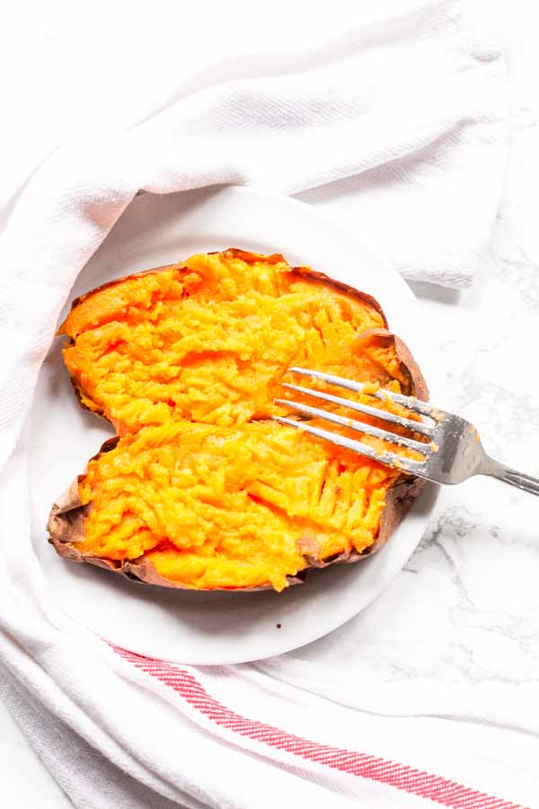 This baked sweet potato in an Air Fryer recipe is very easy to make. Done in 30 minutes so much faster than in an oven. The perfect side dish for any occasion. fastfoodbistro.com/baked-sweet-po… #RecipeOfTheDay #recipe #recipes #potato #airfryer