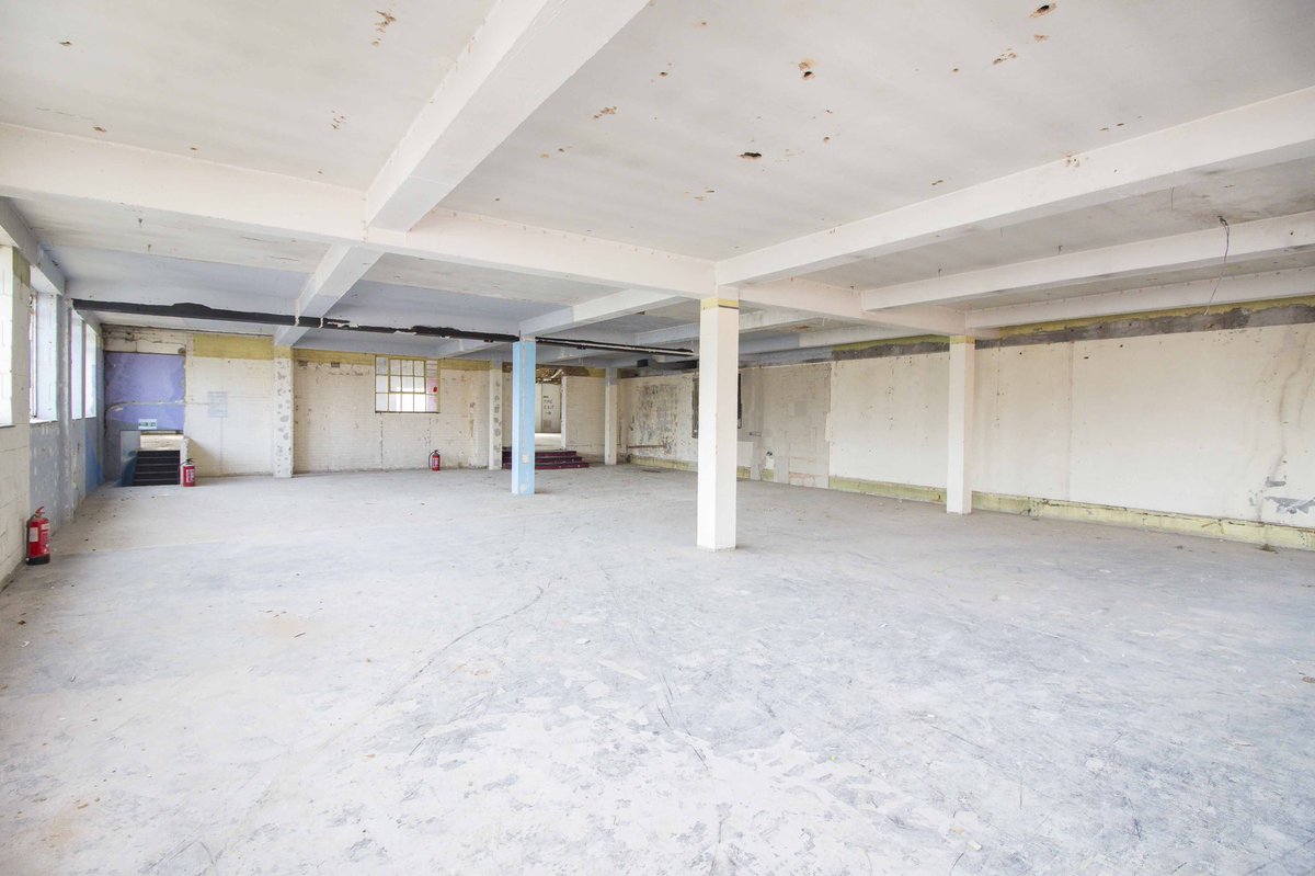 CattaneoAgency's tweet photo. 23 LYON ROAD, HERSHAM TRADING ESTATE, WALTON ON THAMES - https://t.co/M255Ax9glf Industrial development / refurbishment opportunity https://t.co/s3Gg99fEEi