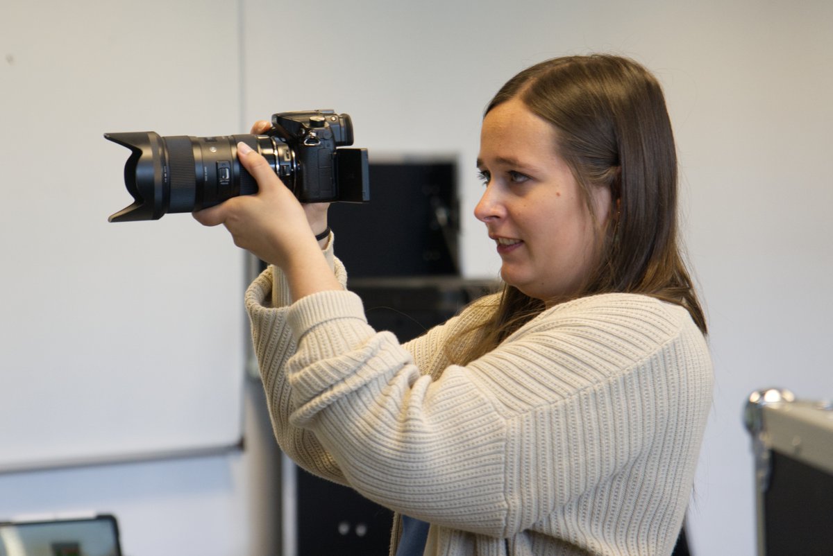 Im Rahmen von #digiMINT entsteht am ZML ein #DigitalLearningLab, in dem sich Lehramtsstudierende mediendidaktisch versiert auf den Einsatz verschiedener digitaler Techniken im Unterricht vorbereiten können.  Das DLL startet im nächsten Jahr ab dem 17.04.