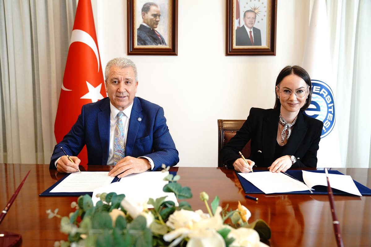UniversiteEge's tweet photo. Her zaman olduğu gibi  bugün de  çalışanlarımıza, #EgeÜniversitesi ailesinin bir mensubu olmanın ayrıcalığını yaşatmanın haklı gururunu yaşıyoruz. Egelilik bilinciyle hareket ederek promosyon ödemesinde en iyi sonucu elde ettik. @ProfNecdetBudak https://t.co/8vGujl9Gfz