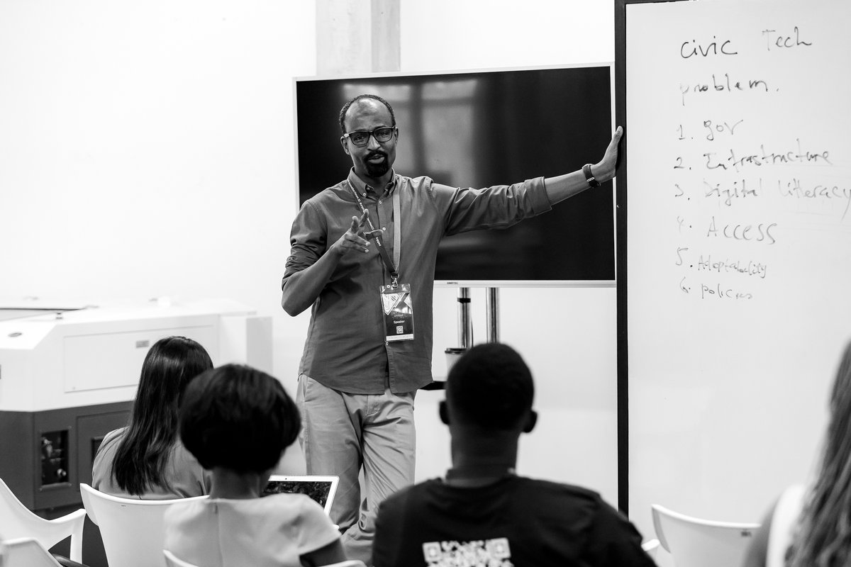 ChadInnov's tweet photo. At the #unplugged 2022 organised by the @citif & @jamlab our founder @khayarion recommended boosting #citizen participation via #digital & shared his experiences on using digital tools to build #community engagement in a difficult environment.@ofuturecities @SDGCAfrica @africoneu https://t.co/QiIUckBxIr