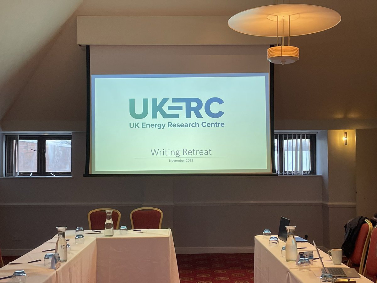 Honoured to be part of the @UKERCHQ writing retreat today, talking about scientific writing & communication.