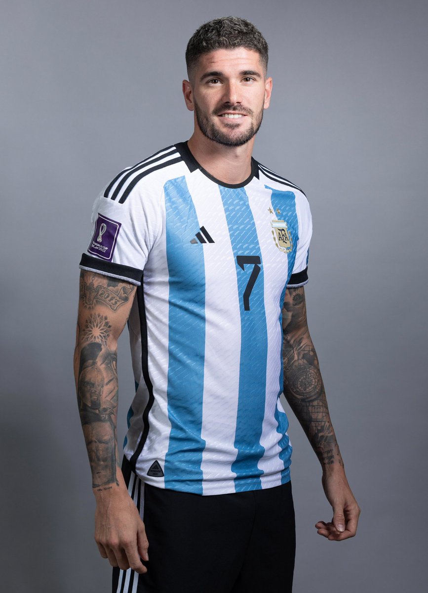 NtandoThenjway3's tweet photo. have you guys noticed that Rodrigo De Paul is always around Messi?😂😂 #SSFootball https://t.co/zhLUdYlzGN
