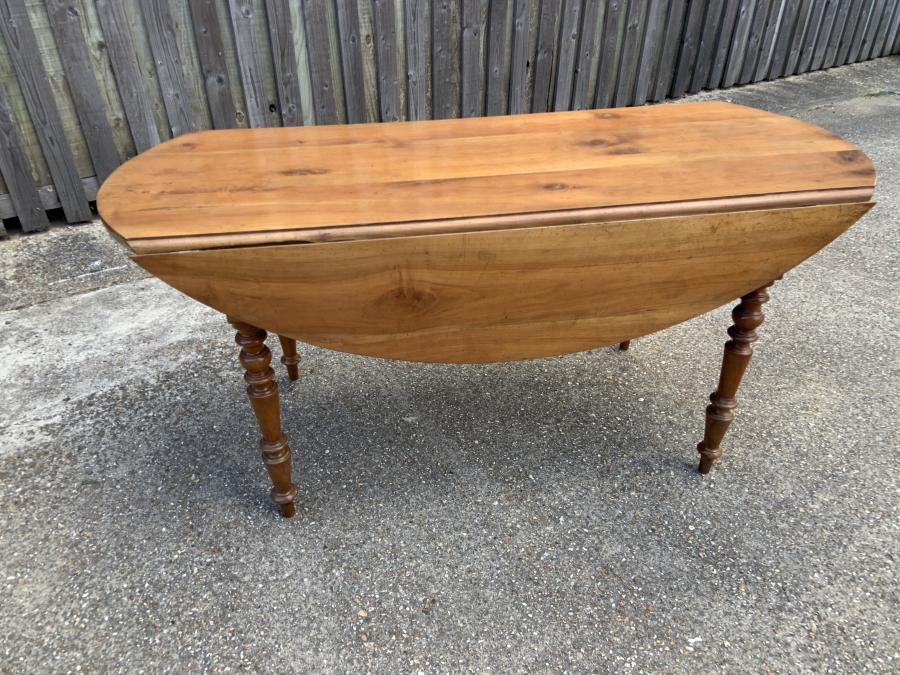 AntiqueTables1's tweet photo. Antique Cherry Oval Drop Leaf Dining Table
https://t.co/sSuKqmDLkU
#dropleaftable #antiquedroptable #diningtable #antiquediningtable #antique #furniture https://t.co/FQrBXBvwCi
