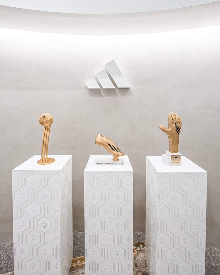 🤩 Adidas have unveiled their World Cup individual trophies: 

🏆 Golden ball
🏆 Golden boot 
🏆 Golden glove