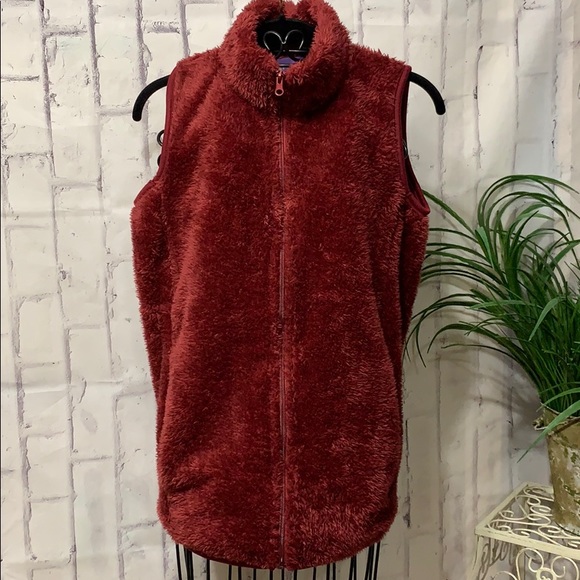Guilt_T's tweet photo. So good I had to share! Check out all the items I'm loving on @Poshmarkapp #poshmark #fashion #style #shopmycloset #peacepearls #emilystacy #toryburch: https://t.co/0otMNQCXSa https://t.co/KPrZTBSkSi