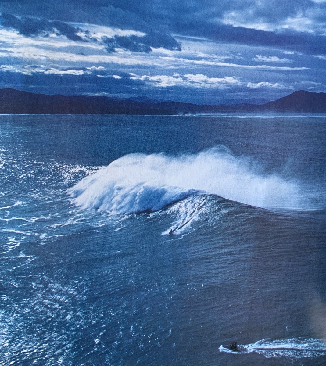 #20ans Le 22 novembre 2002, une poignée de surfeurs français s’attaquait pour la première fois à #Belharra. 

On finalise une émission spéciale qui retrace - à coup de très nombreux témoignages - l’incroyable histoire de Belharra. Frissons garantis.



Photo : Greg Rabejac