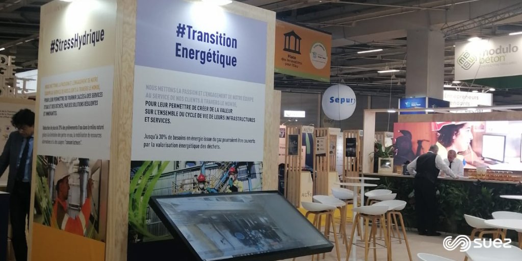 suez's tweet photo. En direct du @salondesmaires ! A cette occasion, nous vous présentons les solutions imaginées par les équipes SUEZ pour répondre aux enjeux des #territoires &amp; comment nous accompagnons nos clients dans leur #transitionécologique en associant leurs usagers. Thread 👇 #SMCL2022 https://t.co/9hAOBqw1QH