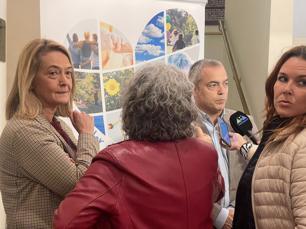 CoordTxGranada's tweet photo. curso “Actualización en #donación de #organos y #tejidos” inauguran @aytomotril @jmpv68 @PinelAntonio @saludsurgranada @CoordTxGranada Formando a profesionales de @MotrilUci #HospitalSantaAna y #AtencionPrimaria del #AGSS https://t.co/9972UIIThP