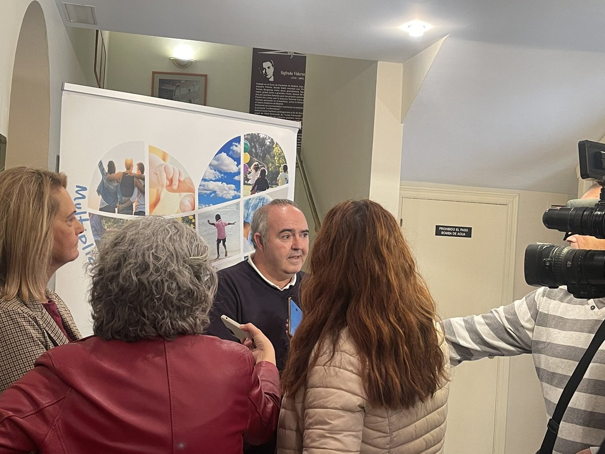CoordTxGranada's tweet photo. curso “Actualización en #donación de #organos y #tejidos” inauguran @aytomotril @jmpv68 @PinelAntonio @saludsurgranada @CoordTxGranada Formando a profesionales de @MotrilUci #HospitalSantaAna y #AtencionPrimaria del #AGSS https://t.co/9972UIIThP