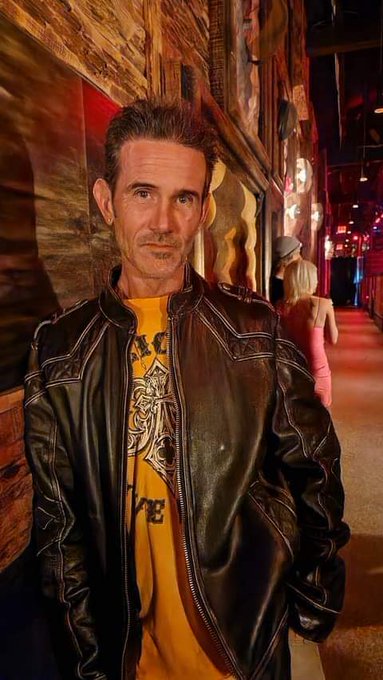 A pic taken last week at the XBIZ event. https://t.co/u5hzpfBeEo