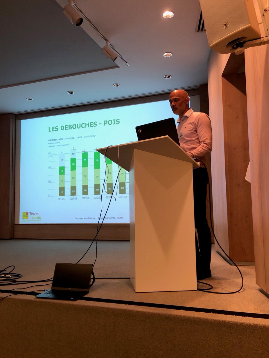 CapProteines's tweet photo. Débouchés alimentation animale / G. Chesneau @Valorex_ : en termes de volumes, le potentiel d’utilisation est important même si les tourteaux dominent le marchés. De plus, le décorticage de la féverole permet une plus-value (projet #Proleval 2015-2021) @terresinovia https://t.co/zGn0ZIRCqv