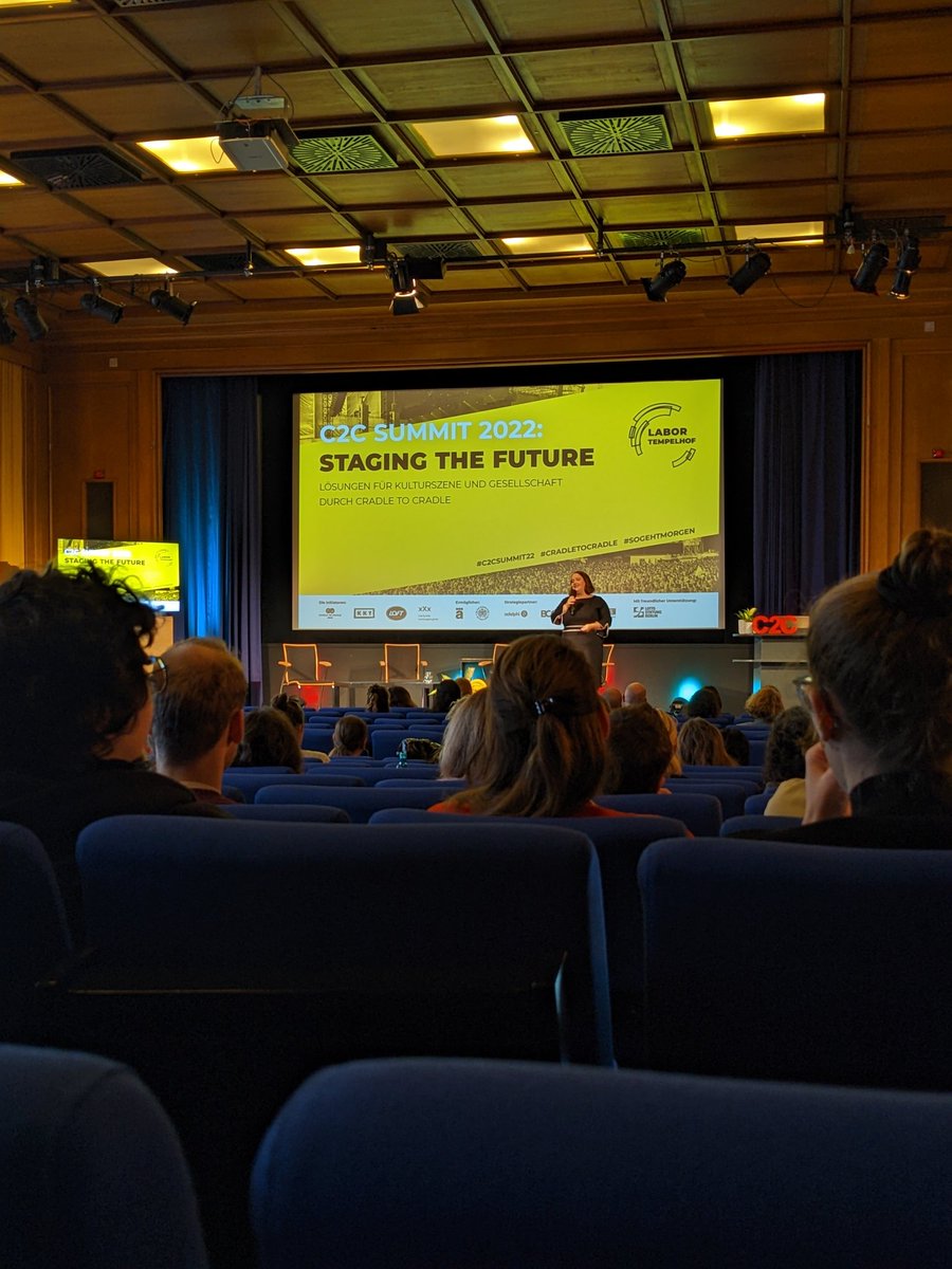 Auf dem #c2csummit22 fordert <a href="/Ricarda_Lang/">Ricarda Lang</a> Klimakrise, Ressourcenkrise und Biodiversitätskrise zusammenzudenken.
#sogehtmorgen